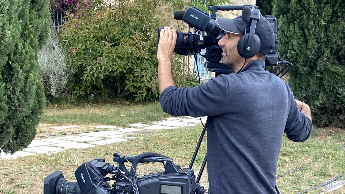 Un cadreur vidéo