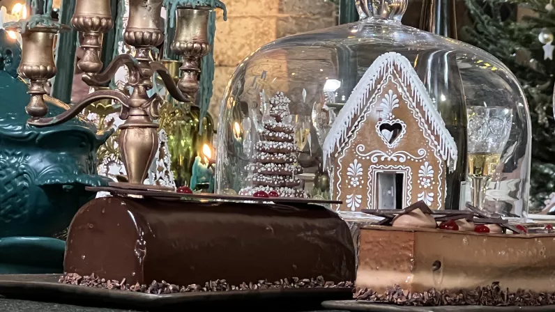 Maison en pain d'épices et bûche de Noël