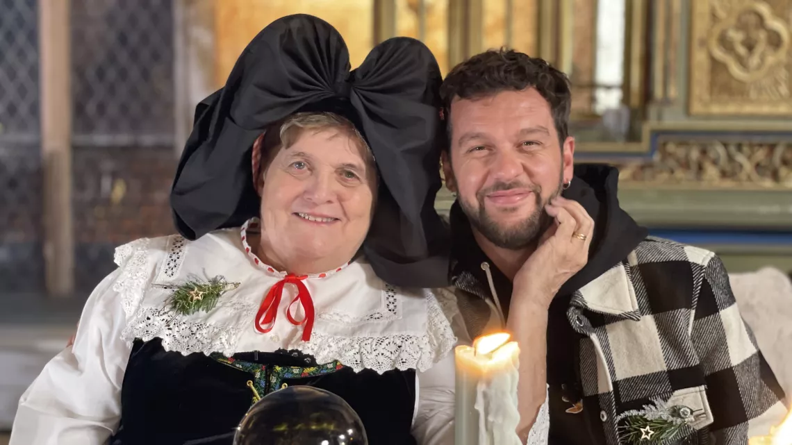 Claudio Capéo en compagnie d'une Alsacienne