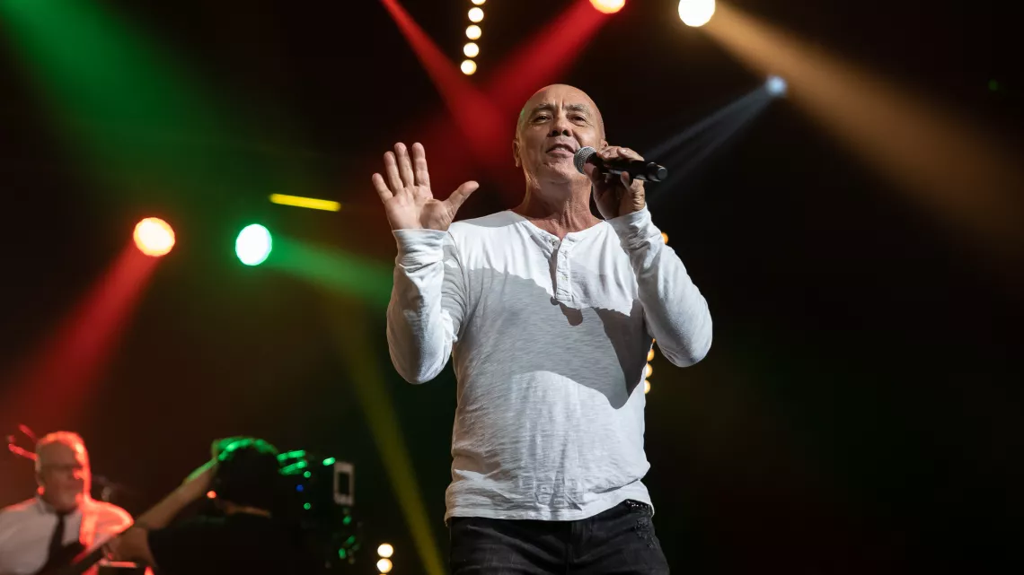 Une fête annuelle qui célèbre cette année ses 40 ans et qui est devenue l’événement culturel le plus fréquenté de l’année. La fête de toutes les musiques sur Réunion la 1ère c’est du 21 au 24 juin. Cette fête est à l’image de la place de la musique dans nos vies, spontanée, vivante, omniprésente. Réunion la 1ère marque une nouvelle fois son indéfectible attachement à la musique en réaffirmant son soutien à cette manifestation fédératrice et populaire, qui fête cette année ses 40 ans avec un planning riche e