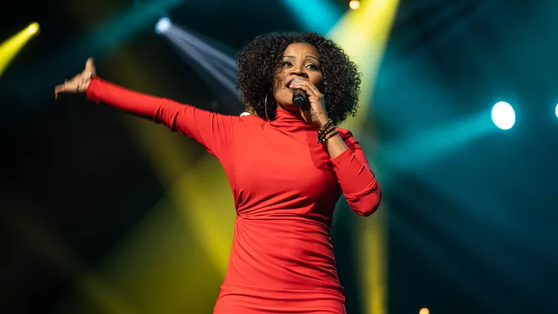 Une fête annuelle qui célèbre cette année ses 40 ans et qui est devenue l’événement culturel le plus fréquenté de l’année. La fête de toutes les musiques sur Réunion la 1ère c’est du 21 au 24 juin. Cette fête est à l’image de la place de la musique dans nos vies, spontanée, vivante, omniprésente. Réunion la 1ère marque une nouvelle fois son indéfectible attachement à la musique en réaffirmant son soutien à cette manifestation fédératrice et populaire, qui fête cette année ses 40 ans avec un planning riche e