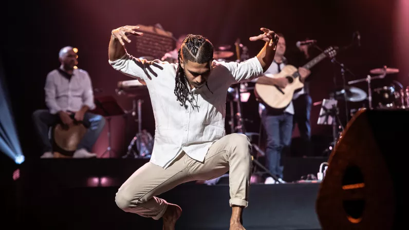 Une fête annuelle qui célèbre cette année ses 40 ans et qui est devenue l’événement culturel le plus fréquenté de l’année. La fête de toutes les musiques sur Réunion la 1ère c’est du 21 au 24 juin. Cette fête est à l’image de la place de la musique dans nos vies, spontanée, vivante, omniprésente. Réunion la 1ère marque une nouvelle fois son indéfectible attachement à la musique en réaffirmant son soutien à cette manifestation fédératrice et populaire, qui fête cette année ses 40 ans avec un planning riche e