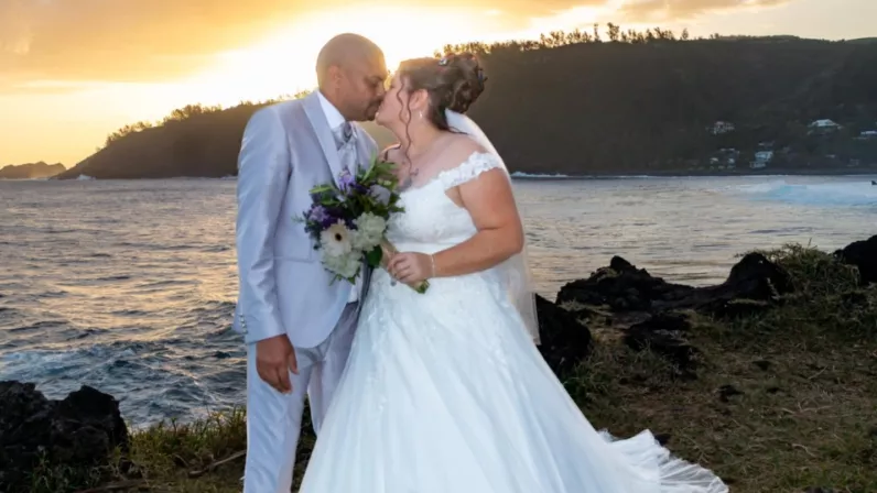 6 mariages, 6 histoires et un témoin privilégié, Rocaya ! @Reunionla1ère  Lamour lé dou fait sa rentrée sur Réunion la 1ère. Rocaya signe son retour le vendredi 07 février 2025 dès 19.50 pour une nouvelle saison placée sous le signe de l’émotion.  Vendredi 7 février 2025   Mariage 1 : Johanne & Johan Quand Johan rencontre Johanne leur histoire d’amour prend immédiatement une tournure passionnée. 