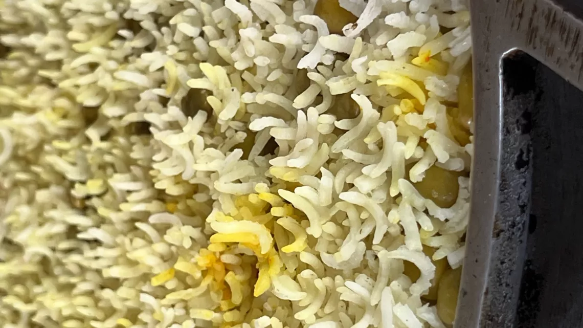 KALOU PILON / Saison 3 EPISODE 5 : Cette semaine, Lucay nous invite à manger du côté de St Joseph et les bons produits péi sont au rendez-vous. Il met à  l’honneur le zandouille péi, un des emblèmes de la charcuterie Réunionnaise, à déguster sous différentes recettes.