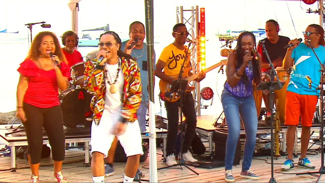 Kwaxicolor à l'Hôtel Bakoua : Loy Sonjah