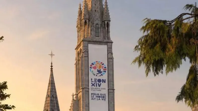 Un rendez-vous très attendu à La Réunion C’est un événement médiatique d’une ampleur exceptionnelle : à l'occasion du voyage apostolique du pape Léon XIV en France, Réunion La 1ère se mobilise. À La Réunion, terre de dialogue interreligieux, la venue du Souverain Pontife constitue un moment de ferveur absolue. Fidèle à sa mission de proximité, Réunion La 1ère propose aux téléspectateurs et auditeurs de l'île de suivre en direct trois grands temps forts de ce voyage historique, à la télévision et à la radio.