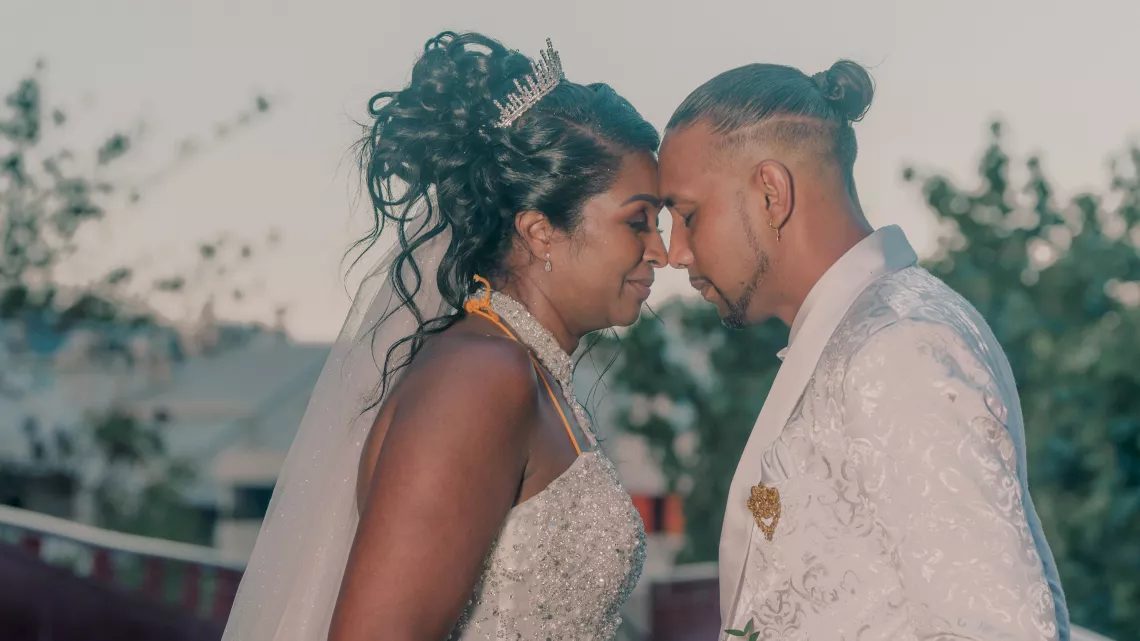 Ce soir, Rocaya nous invite au mariage de  Laurencia et Brice et c'est l’occasion de fêter la Saint-Valentin sous le signe de l'amour, de la passion et du romantisme selon les traditions tamoules. L' émotion est au rendez-vous 