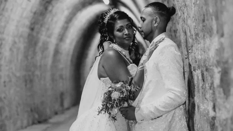 Ce soir, Rocaya nous invite au mariage de  Laurencia et Brice et c'est l’occasion de fêter la Saint-Valentin sous le signe de l'amour, de la passion et du romantisme selon les traditions tamoules. L' émotion est au rendez-vous 