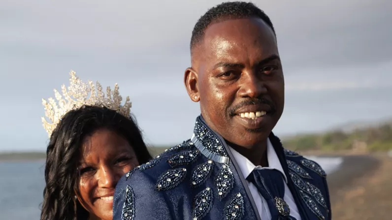 Vendredi 21 février 2025 @Reunionla1ère, Rocaya nous invite au mariage de  Lorinda  etThierry. Pour eux la magie de l’amour a opéré sur le plus beau  balcon de notre île : Le Maïdo  