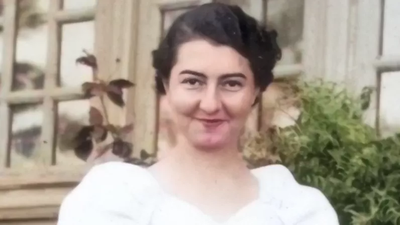 Les femmes ont joué un rôle déterminant mais souvent méconnu ou occulté dans l'histoire de La Réunion où la pensée dominante était essentiellement masculine. Elles ont pourtant contribué à façonner le développement social, politique, culturel et économique de l'île. Leurs réalisations et leur détermination méritent d'être mises en avant et célébrées.