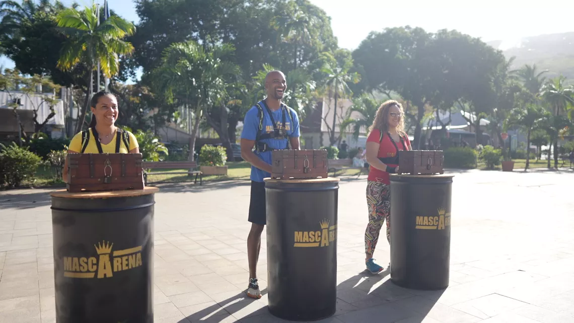 MASCARENA, L’ILE INTENSE Le 1er jeu d’aventure 100% réunionnais 3 candidats, 1 gagnant 1 objectif, venir en aide à des associations caritatives  1 décor naturel, l’Ile Intense  Chaque émission se déroulera dans une commune différente de l’île, emmenée par le Game Master, Tony Boyer