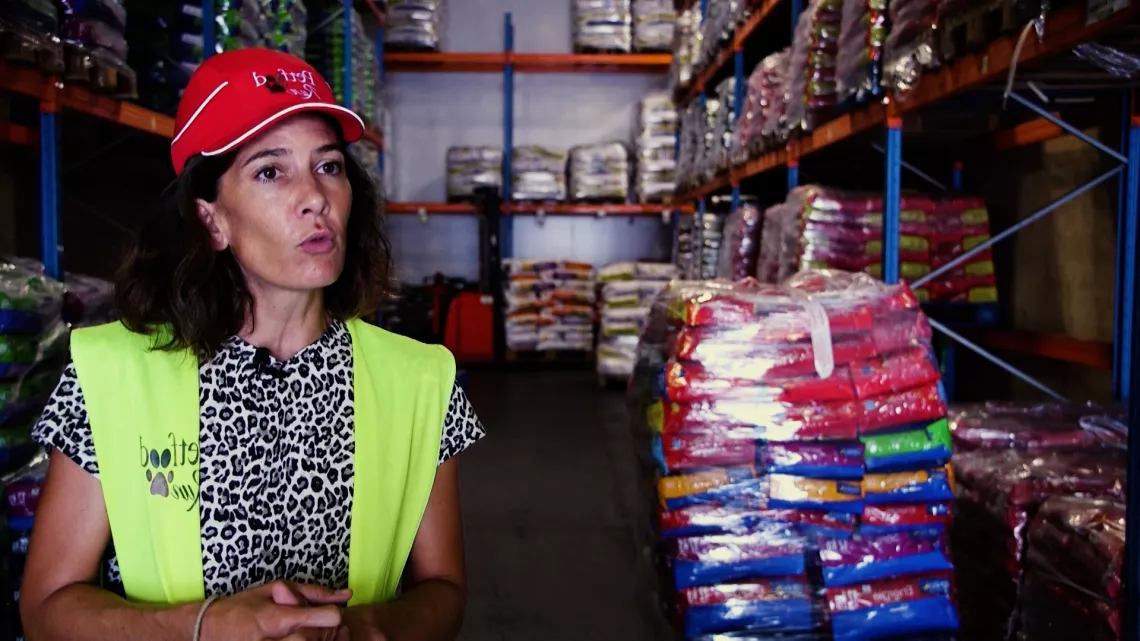 Les Nouveaux Défis, votre rendez-vous avec l’économie de l'île sur Réunion la 1ère.  Chaque mois, Stéphanie Joannès vous invite dans les coulisses des entreprises et des industries de notre île à la découverte des secrets de la production locale et à la rencontre des hommes et des femmes qui font vivre l’économie.  Portraits, métiers, innovation, économie circulaire, environnement, vous le verrez, les défis à relever sont nombreux dans nos entreprises locales.  Un magazine proposé par l’ADIR, avec le soutie