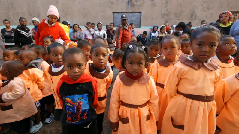 Le mercredi 3 juin en prime time, la case documentaire Archipels sur Réunion la 1ère vous propose une immersion poignante de 52 minutes au cœur de l'engagement humanitaire. Réalisé par Estelle Jomaron-Galabert (Bis répétita), « Madame Nataly » dresse le portrait sensible, inspirant et sans fard d’une femme qui a choisi de faire de la résilience son combat quotidien entre La Réunion et Madagascar