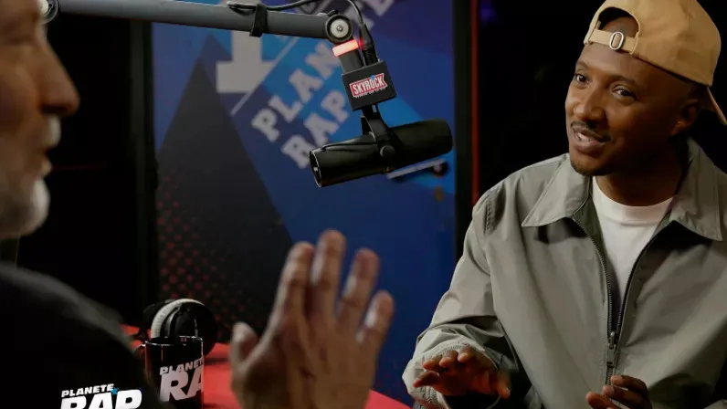 Planète rap accueille l'artiste Soprano . Dans le studio mythique de Skyrock il était venu défendre son  album “Freedom” et enchaînera les live.