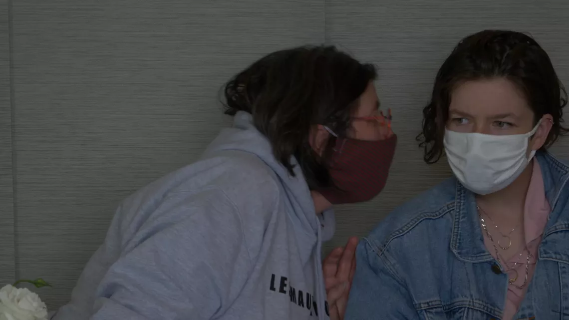 Patientes du Docteur Céline Plard-Dugas - une mère et sa fille, face à elle