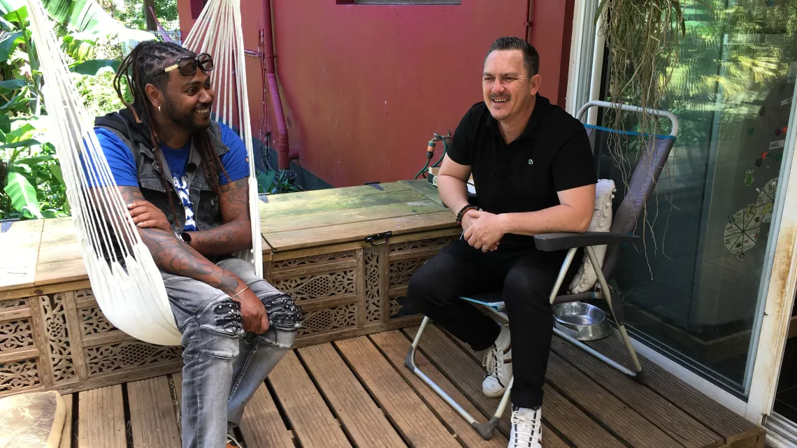 In ti mot su la Semaine Créole sur Réunion 1ère   Cette semaine, Claudio a rencontré bann Sobatker, bann Zarboutans la langue créole.  Il nous a concocté un voyage à travers un mayage nout’ kozé, nout’ l’écrit, de Saint-Denis à Matouta en passant par Grand Bois.
