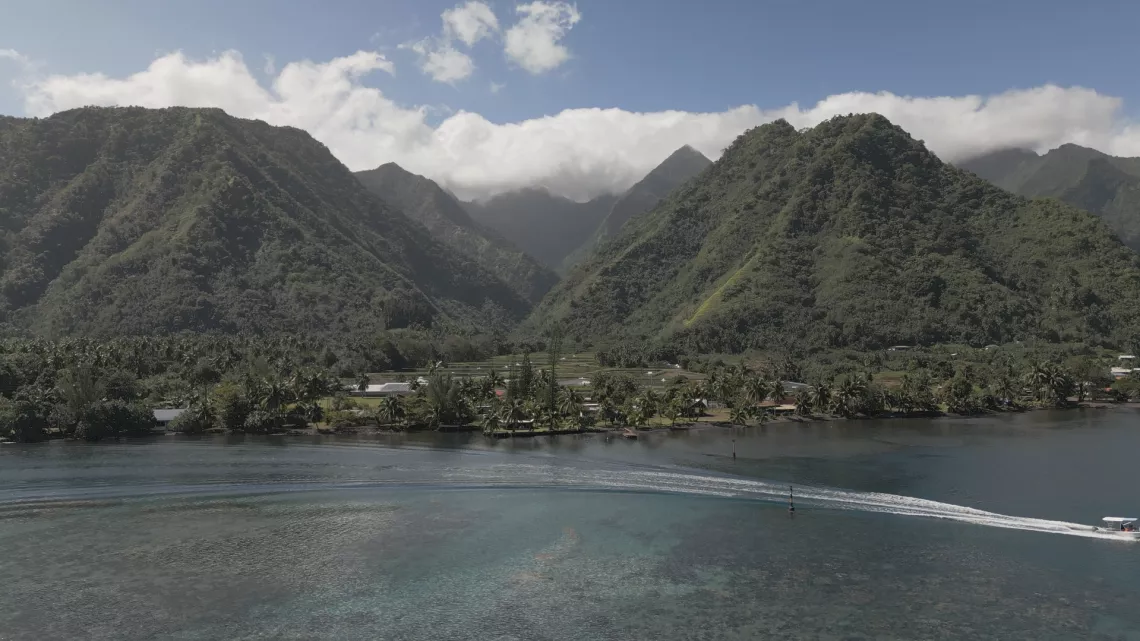 TEAHUPO’O, DERRIÈRE LA VAGUE OLYMPIQUE © Zeta Productions