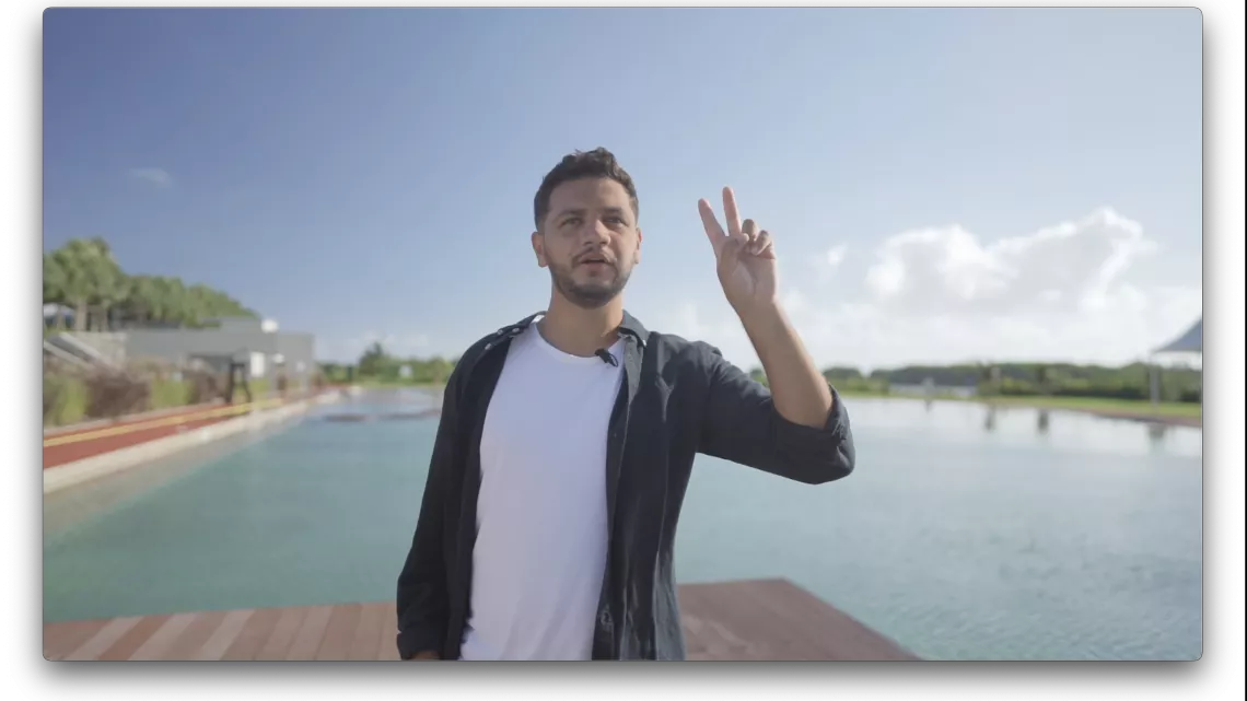 MASCARENA, L’ILE INTENSE Le 1er jeu d’aventure 100% réunionnais 3 candidats, 1 gagnant 1 objectif, venir en aide à des associations caritatives  1 décor naturel, l’Ile Intense  Chaque émission se déroulera dans une commune différente de l’île, emmenée par le Game Master, Tony Boyer