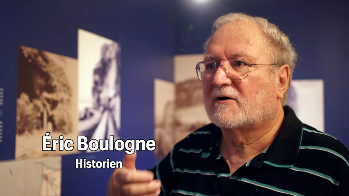 C'est l'Histoire d’un Ti-train. Un Ti-train fantôme qui tracte ses démons et ses joies bien malgré lui ; un fantôme qui a bel et bien existé et qui a sillonné La Réunion pendant presque 100 ans.