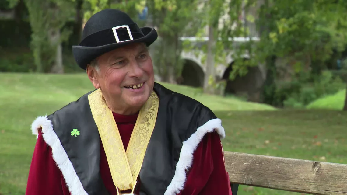 Jean-Claude, grand Maître de la Confrérie du Goûte Boudin, produit emblématique de la gastronomie Percheronne