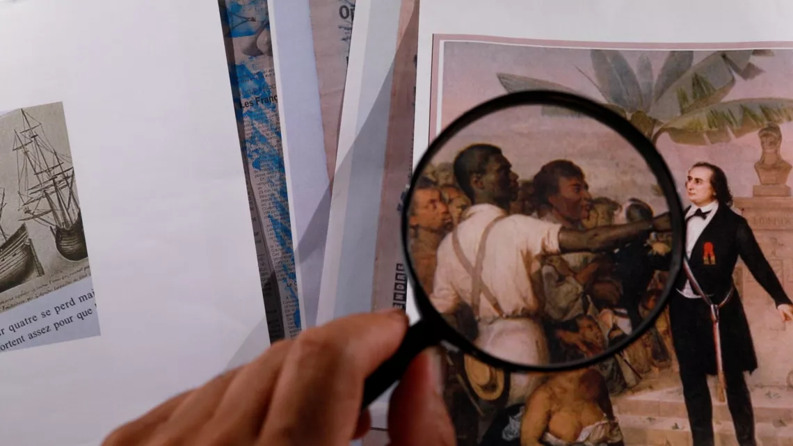 ce documentaire ART-KREOLOZIT explore les thèmes fondamentaux qu’a voulu mettre en lumière son homonyme Wilhiam ZITTE.  Des thèmes qui ont questionné l’esclavage, le marronnage, la langue et le statut identitaire du noir. De sa représentation injustement dissociée de la beauté que l’artiste a rétabli par un fort travail de portraits intitulé « TET KAF » qui a prôné fier et fort « KAF LÉ JOLI ». 