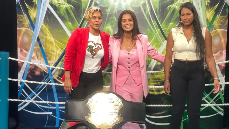 « Atas Sintir » : Le nouveau rendez-vous quotidien rythmé, péi et 100 % familial ! 🥊🔥