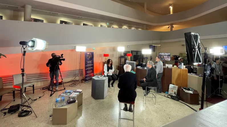 Plateau télé à Anthea