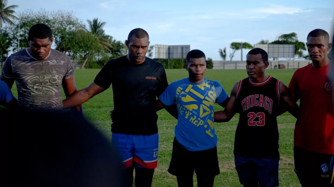 OCEAN APART, AVIDITE TRAHISON ET RUGBY DU PACIFIQUE