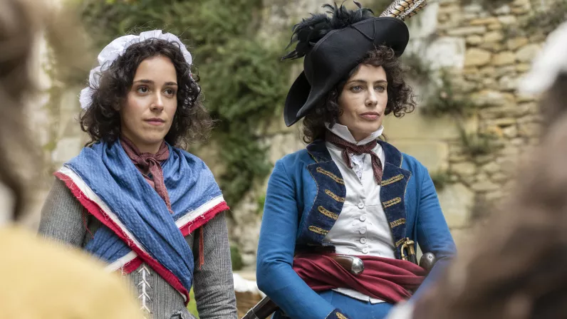 Pauline Léon (Lou Howard) et Théroigne de Méricourt (Sophie Verbeeck)