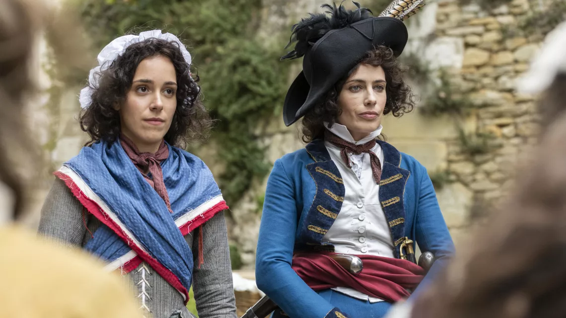 Pauline Léon (Lou Howard) et Théroigne de Méricourt (Sophie Verbeeck)