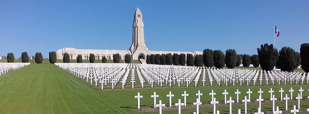Ossuaire de Douaumont Ossuaire de Douaumont