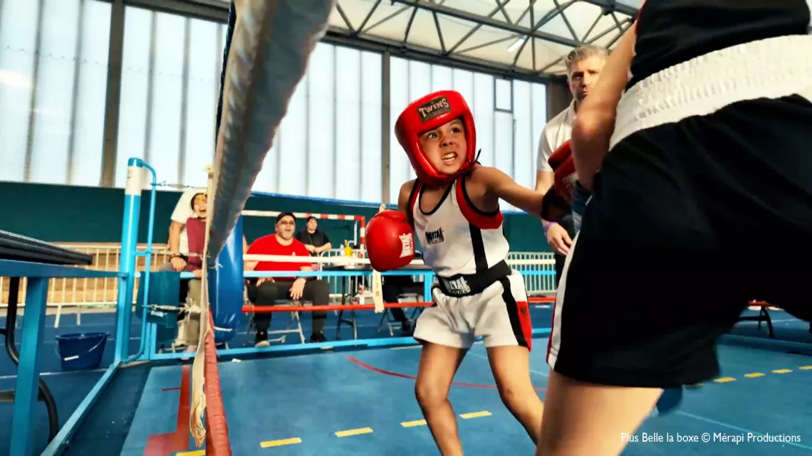© Mérapi Productions enfant boxant sur un ring