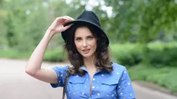 Frédérique Bel dans Le Chapeau de Mitterand LE CHAPEAU DE MITTERRAND