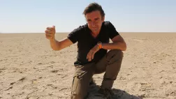 Richard Hammond se penche sur les mystères du climat. © Terra Mater CLIMAT, LA PUISSANCE DES ELEMENTS