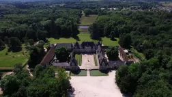 Le château de Villesavin. © Yemaya Productions AU FIL DE LA LOIRE, PETIT CHÂTEAU DEVIENDRA GRAND