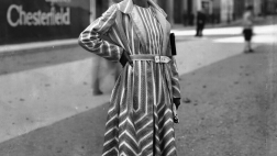 Portrait de Joséphine Baker, pris dans les rues de Paris en 1927