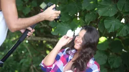 Tournage de Pacific Islander Vaitiare Hall