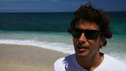 JEREMY FLORES DANSER DANS LES VAGUES JEREMY FLORES DANSER DANS LES VAGUES