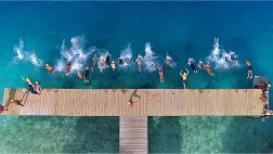Départ du ponton du village de Faré Huahine Photo TahitiFlyShoot