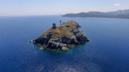 Invitation à la découverte des îlots de Corse Les îles de l'île, 15 000 ans de biodiversité