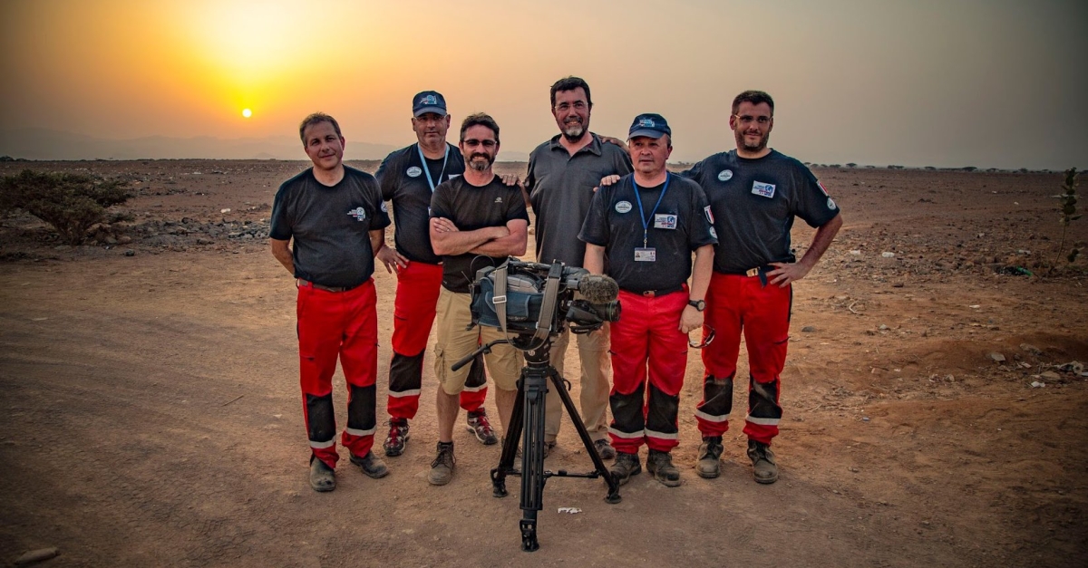 Une ambulance dans le désert FranceTvPro.fr