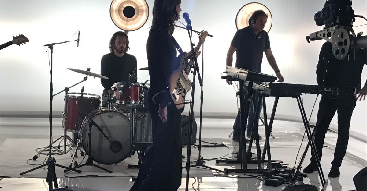 Qui Sont Les Musiciens De Clara Luciani Monte le son, Les Sessions — Clara Luciani | FranceTvPro.fr