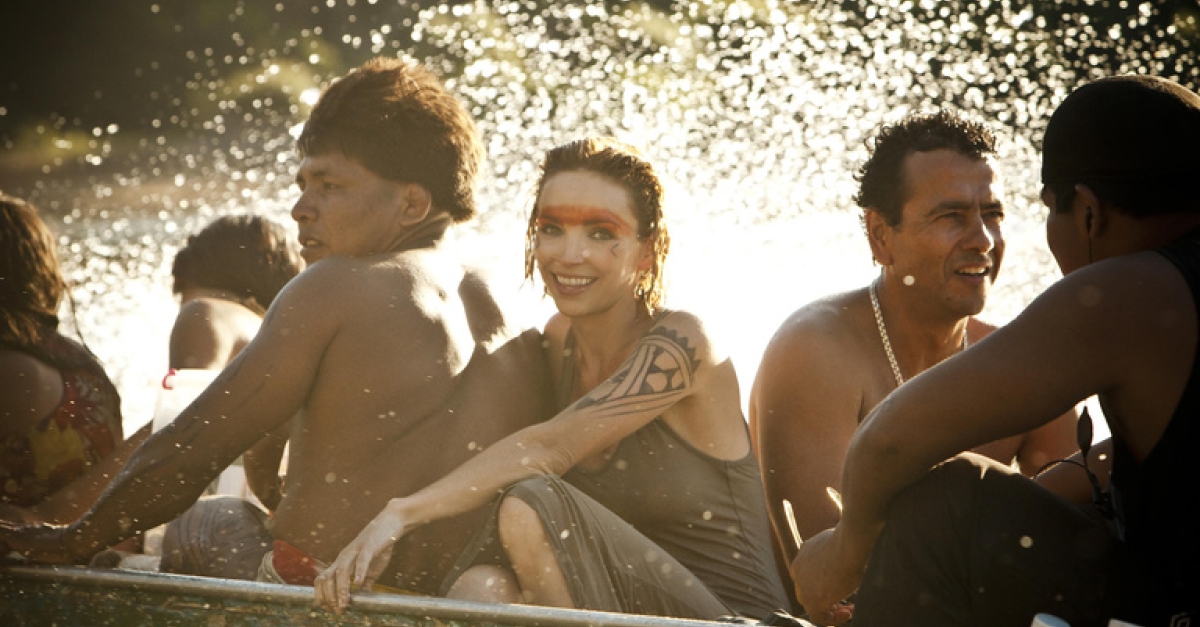 Distribution De Les Coquines De L'île De Beauté Film JUSQU'AU BOUT DU MONDE | FranceTvPro.fr