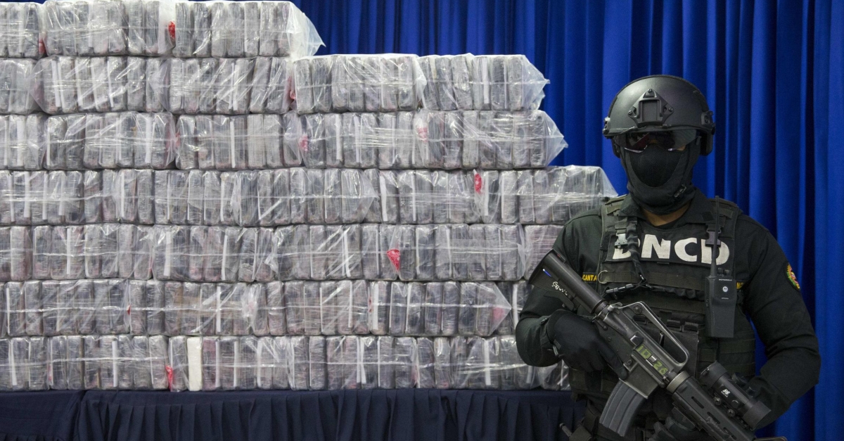Mesures loi narcotrafic : Parquet spécialisé, dossier-coffre, statut repentis – Franceinfo