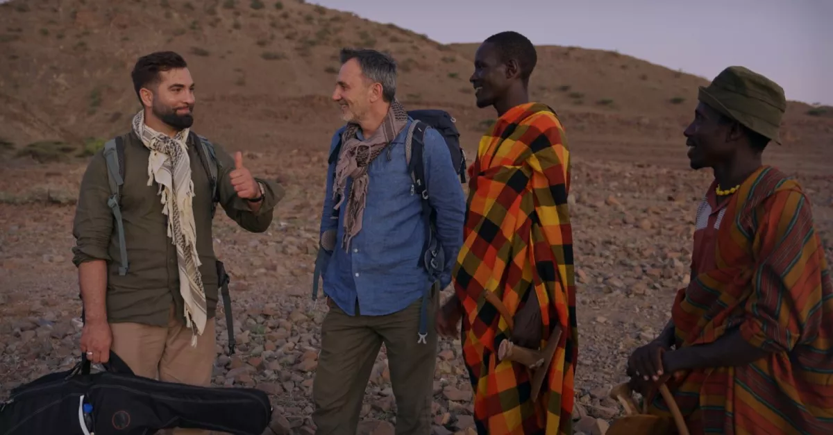 Rendez-vous en terre inconnue avec Kendji Girac chez les Turkana |  FranceTvPro.fr