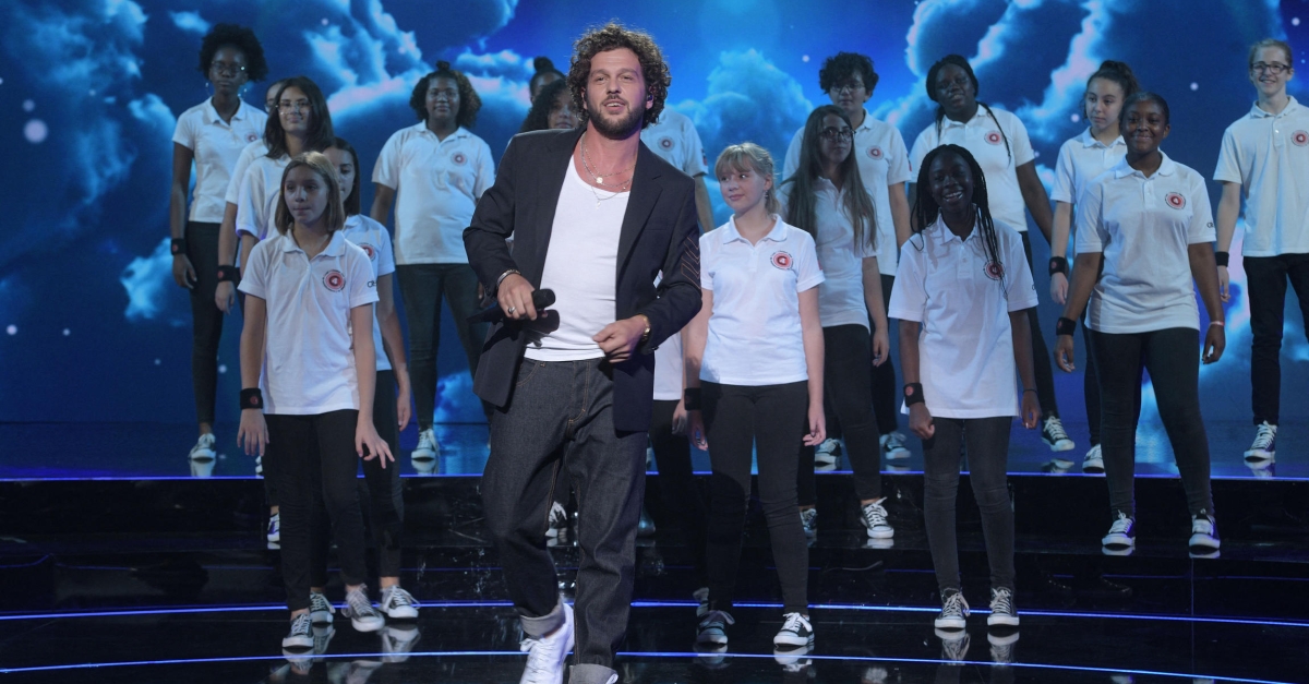 300 Choeurs Chantent Les Tubes D'un Jour 300 Chœurs chantent les tubes d’un jour | FranceTvPro.fr