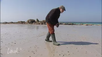 en bottes sur la plage