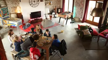 SEULS A LA MAISON