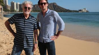 Raphaël et George sur la mythique plage de Waikiki.