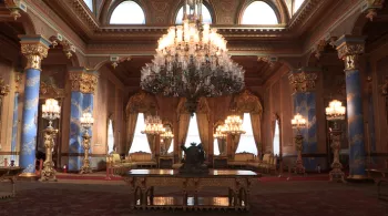 Lustre du palais de Beylerbeyui à Istanbul